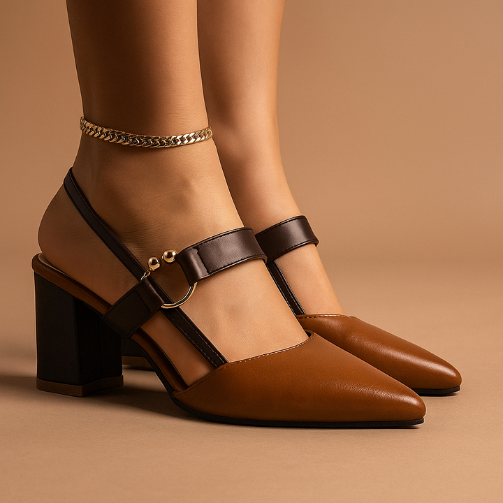 Chiara – Décolleté con cinturino moderno