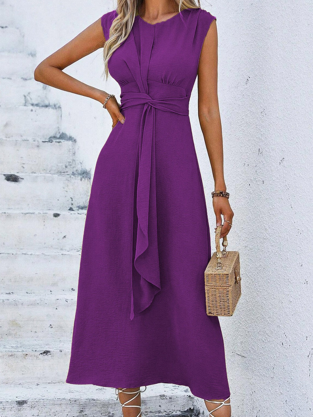 Eva | Vestito elegante senza maniche con cintura regolabile