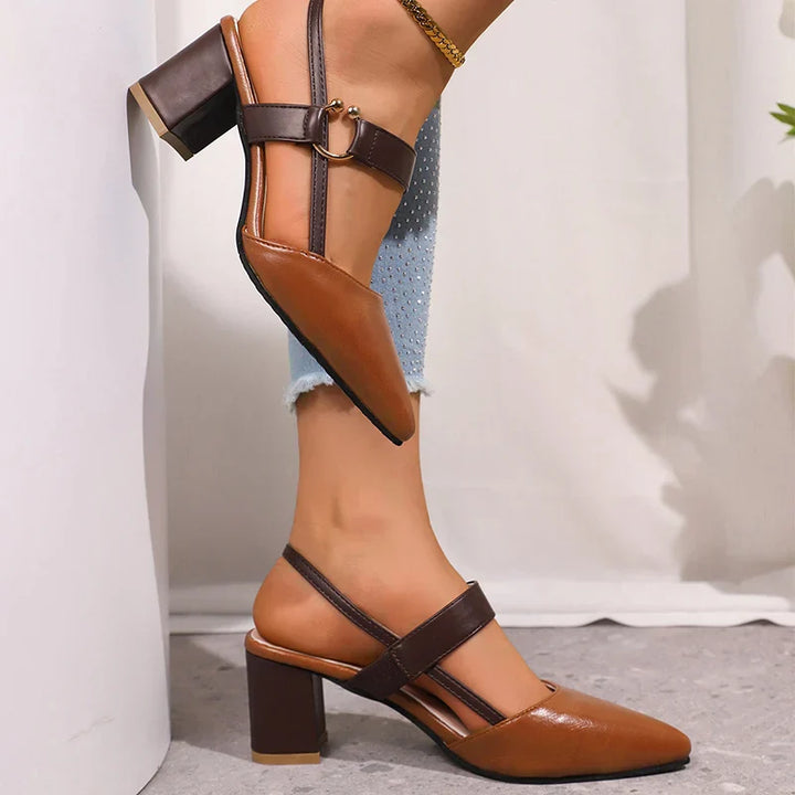Chiara – Décolleté con cinturino moderno