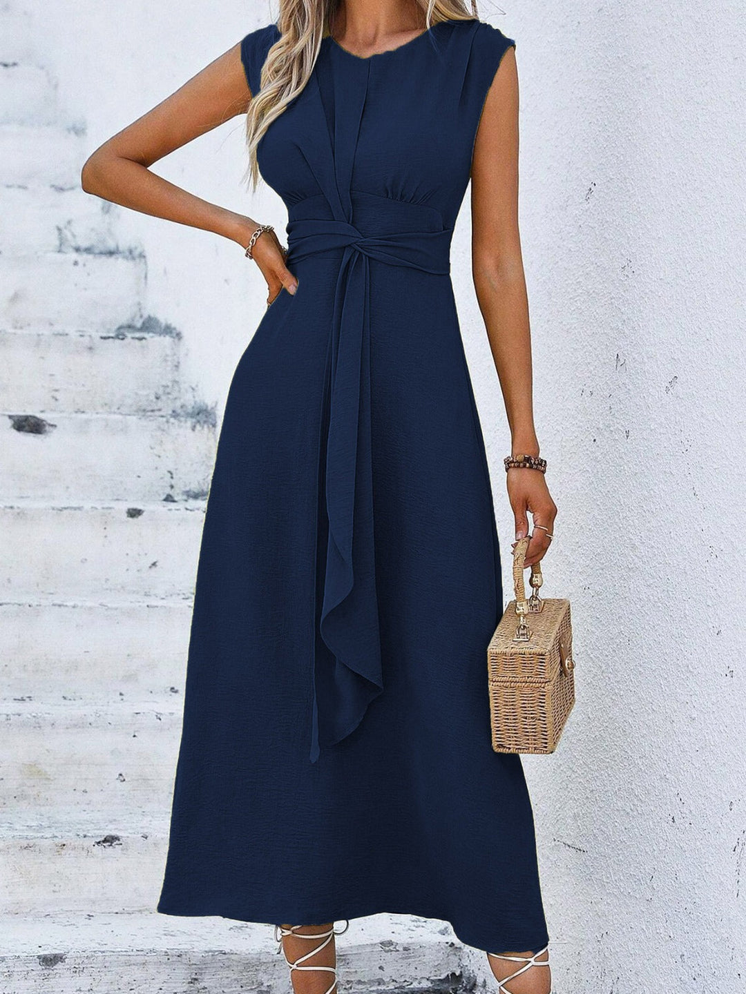 Eva | Vestito elegante senza maniche con cintura regolabile